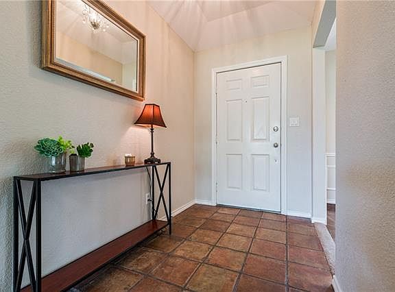 3rd image of 305 Shamrock Pl