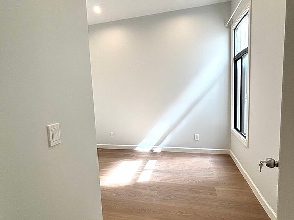 3rd image of 131 Wetmore St #131