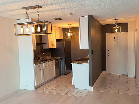 4th image of 1060 N Farnsworth Ave APT 1402