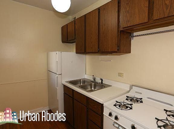 3rd image of 1202 W Wellington Ave #Ua1