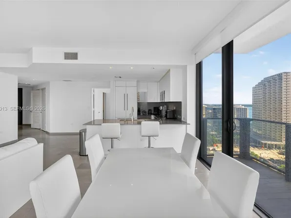 68 SE 6th St APT 1702, Miami, FL 33131