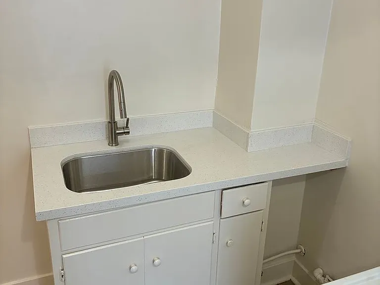 1806 Walnut St #8 — Photo 9
