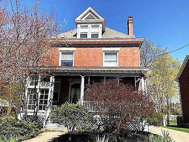 215 Orchard Ln photo 1