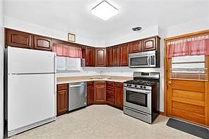 4th image of 34 Westmoreland Dr