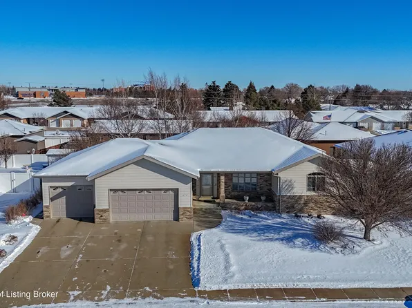 274 19th Ave W, Dickinson, ND 58601