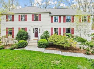 3 Breezy Ln, Norwalk, CT 06851