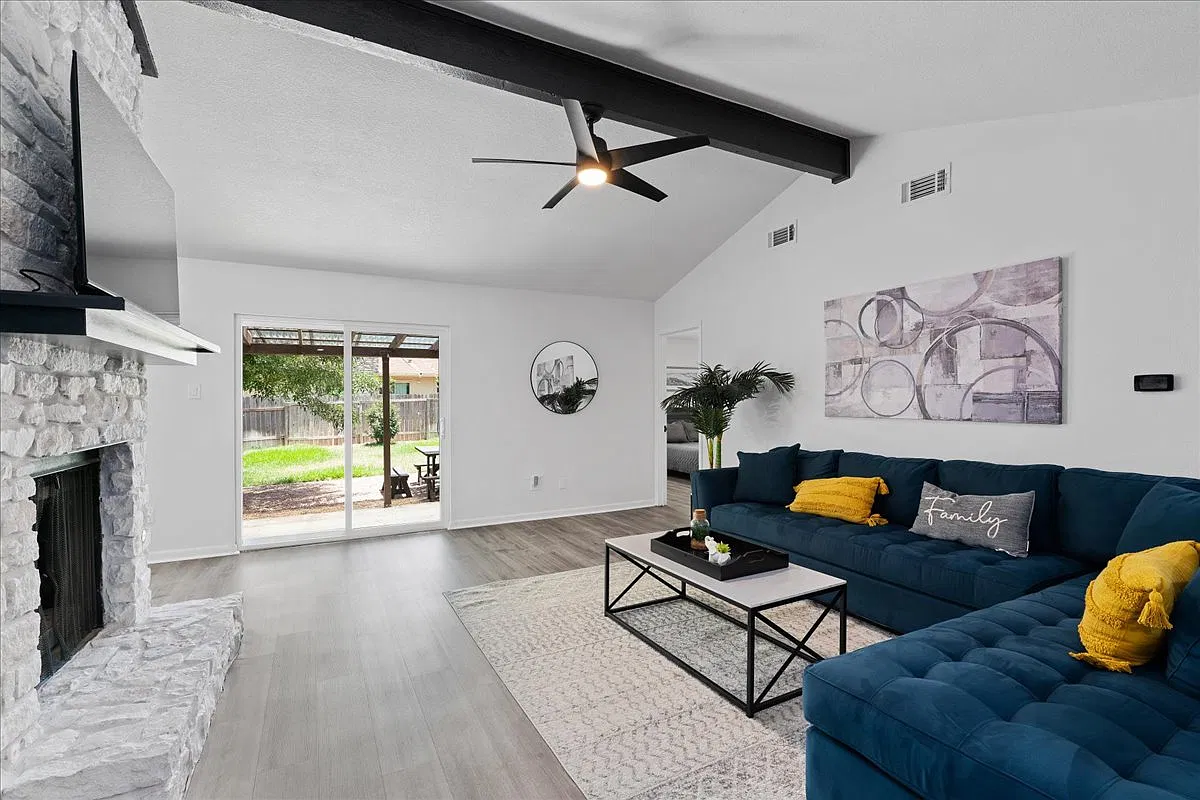 3 bed, 1500 sqft, $4,250 — Photo 2