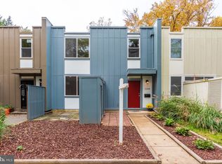 11168 Forest Edge Dr, Reston, VA 20190