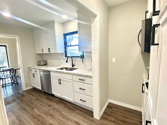 4th image of 2411 W Driftwood Dr