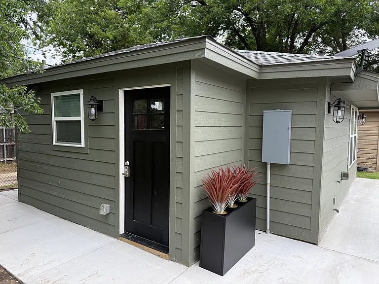 Cute Guest House for lease