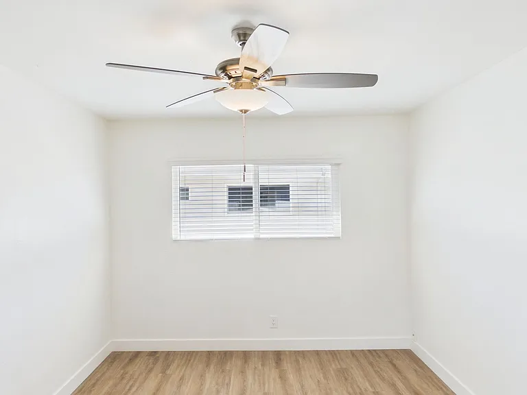 330 W I St — Photo 175
