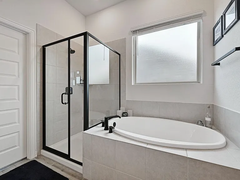 13004 Bloomington Dr — Photo 17