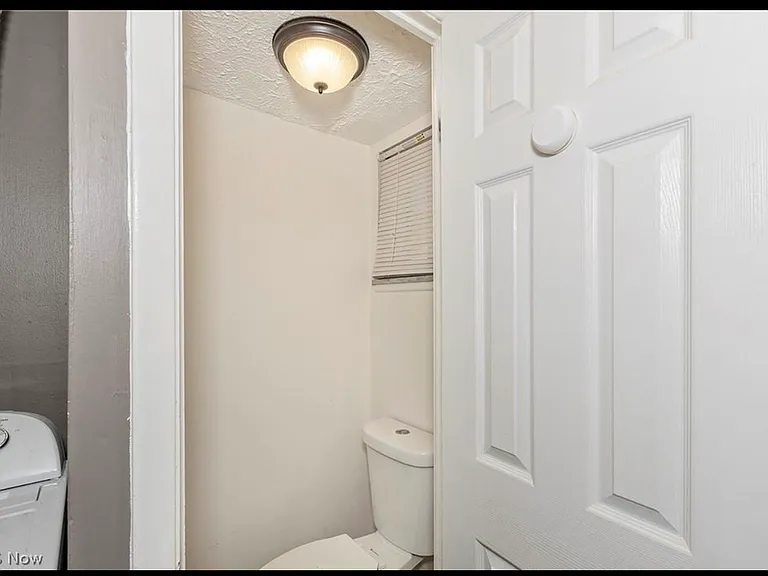 23673 Banbury Cir #B — Photo 14