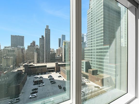 5th image of 312 W 43rd St #21C