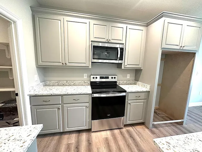 130 Liberty Dr — Photo 4