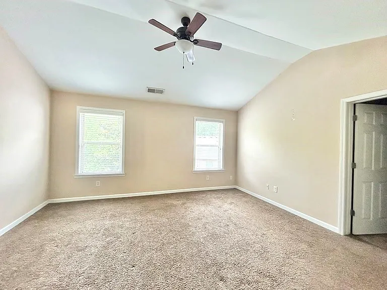64 Creighton Ln — Photo 10