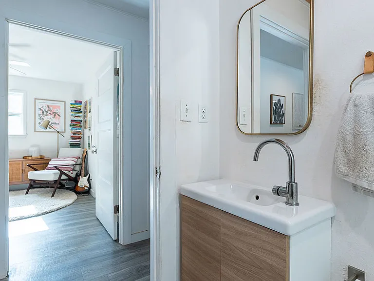 636 S Wood Ave — Photo 10
