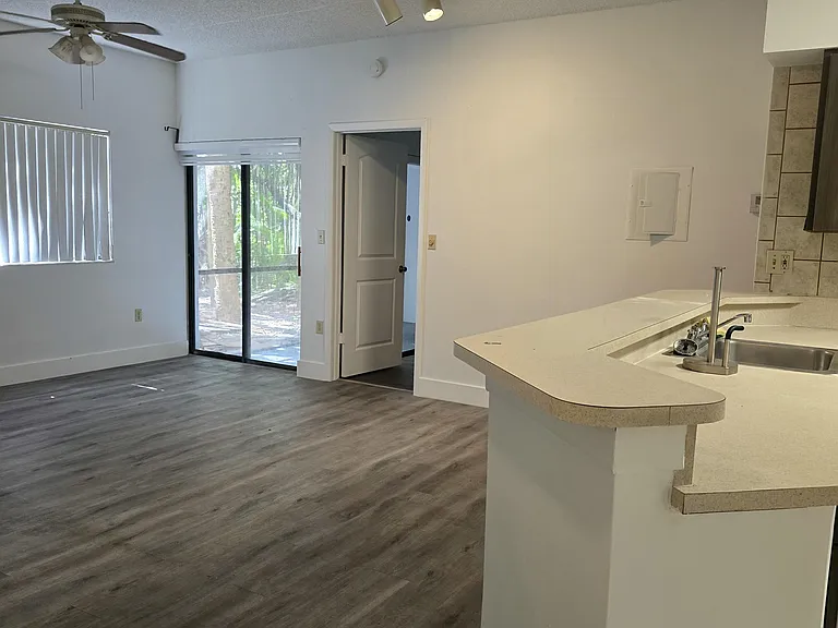 2445 SW 18th Ter #902 — Photo 2