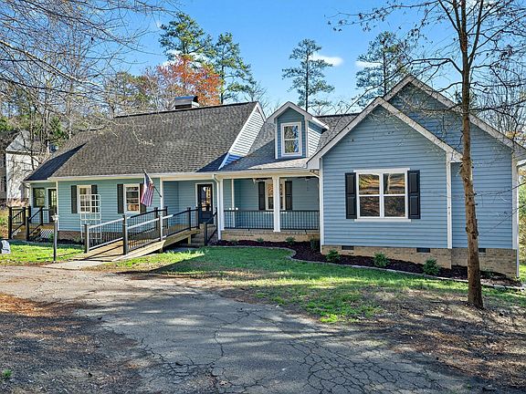3rd image of 810 Woodland Rd