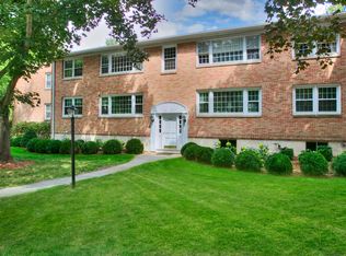 143 Heritage Hill Rd APT C, New Canaan, CT 06840