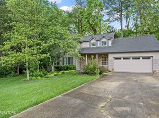 104 Hollbrook Ln, Oak Ridge, TN 37830
