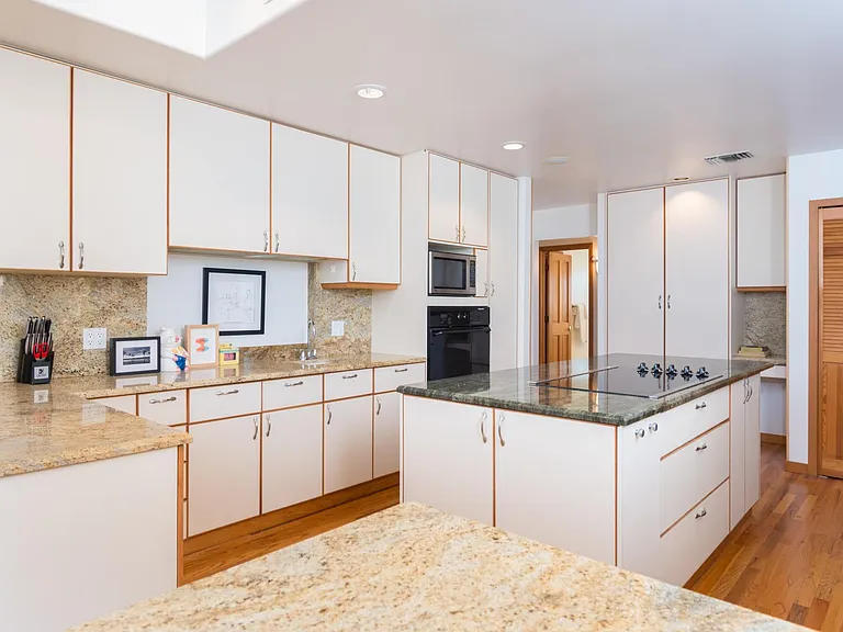 725 Conn Way — Photo 8