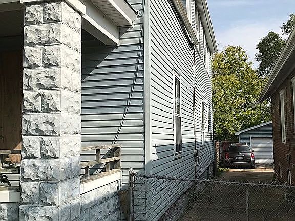 4th image of 3122 NE Madison Ave