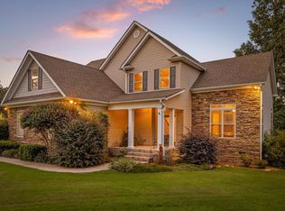 114 Avenue Of The Oaks, Rock Spring, GA 30739