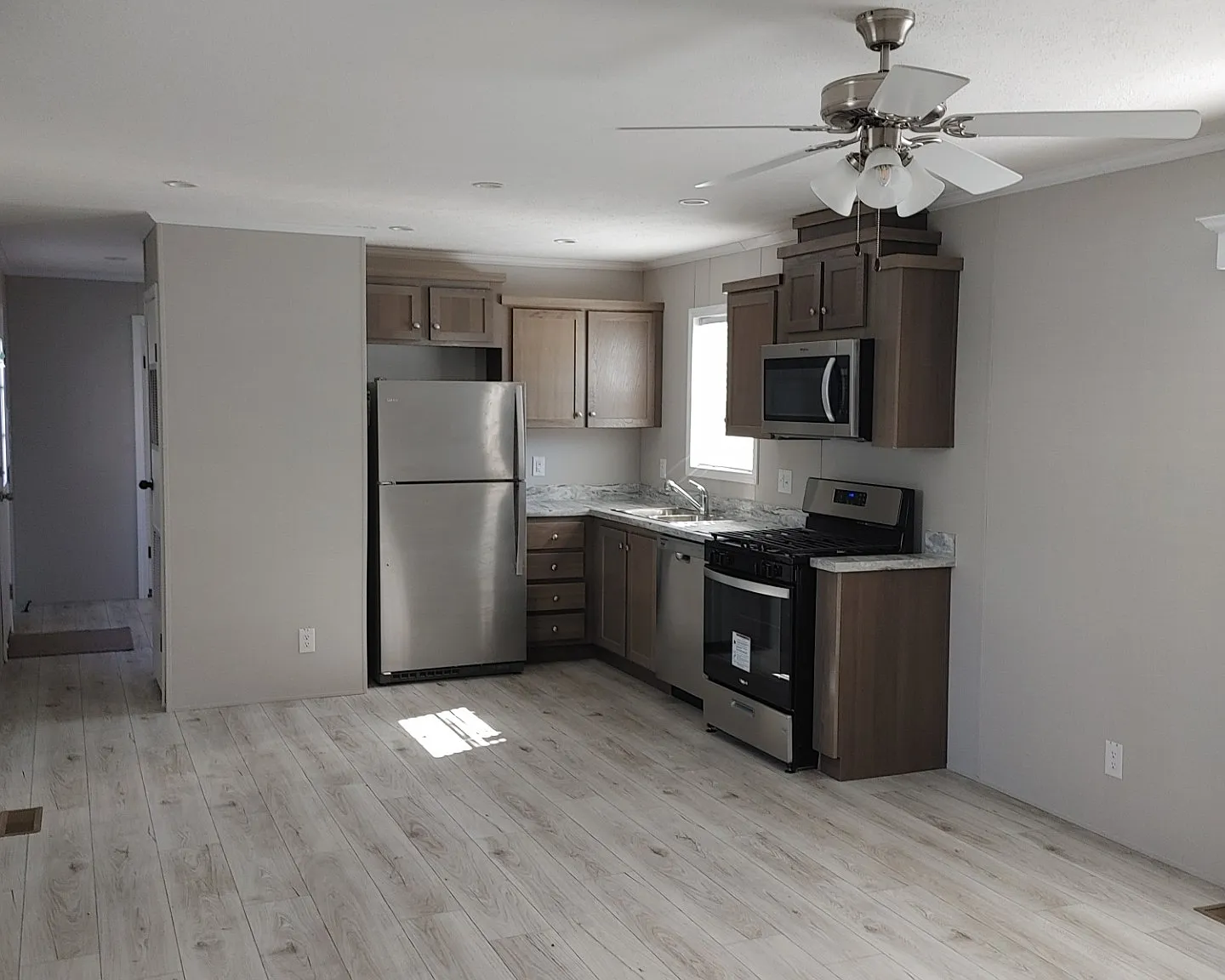 2 bed, 980 sqft, $635 — Photo 3