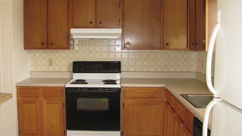 1st image of 605 Charles Ct