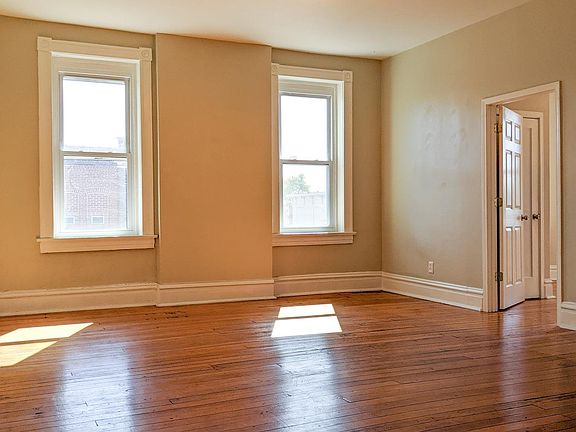 3rd image of 2627 Cherokee St #202
