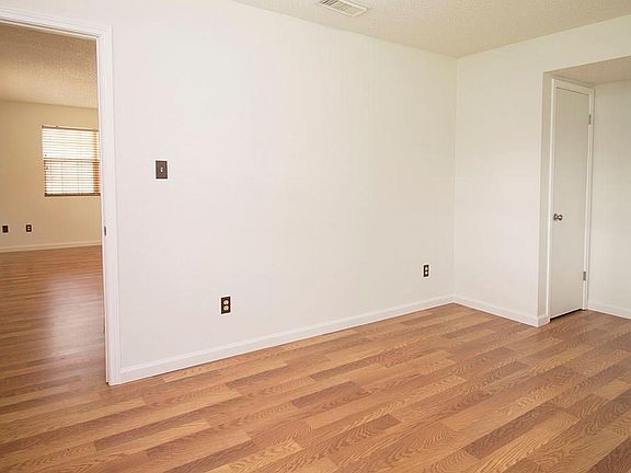 3rd image of 25 Woodland Hills Dr