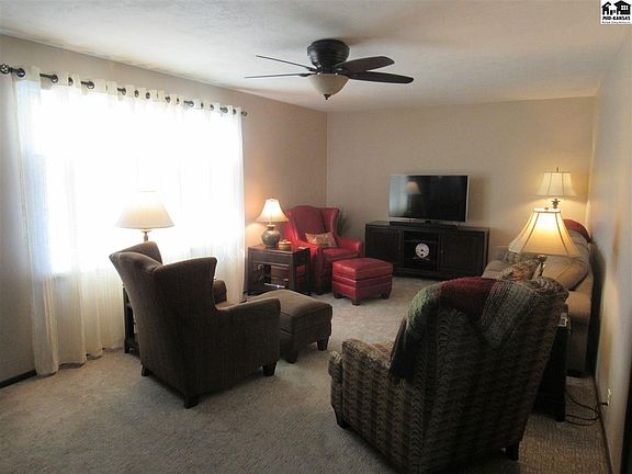 5th image of 2402 Westminster Dr