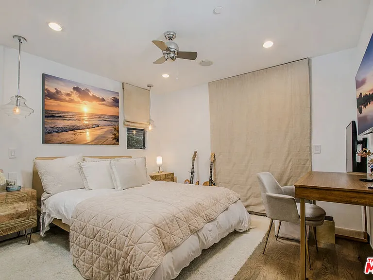 2105 E Balboa Blvd — Photo 45