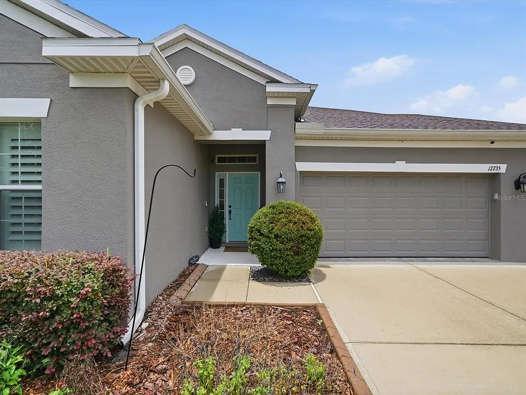 4 bed, 3.0 bath, 2400 sqft, $3,800 — Photo 2