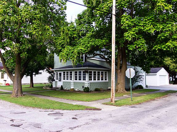 3rd image of 631 S Lynn St