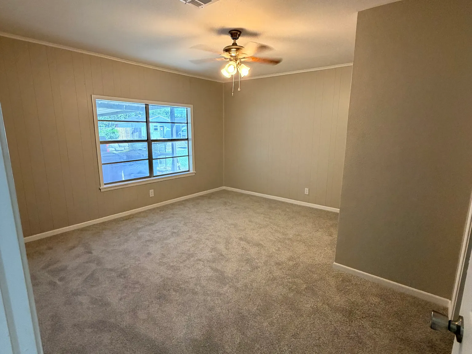 4 bed, 1204 sqft, $1,850 — Photo 3