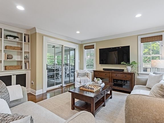 3rd image of 40 Sunnybrook Rd