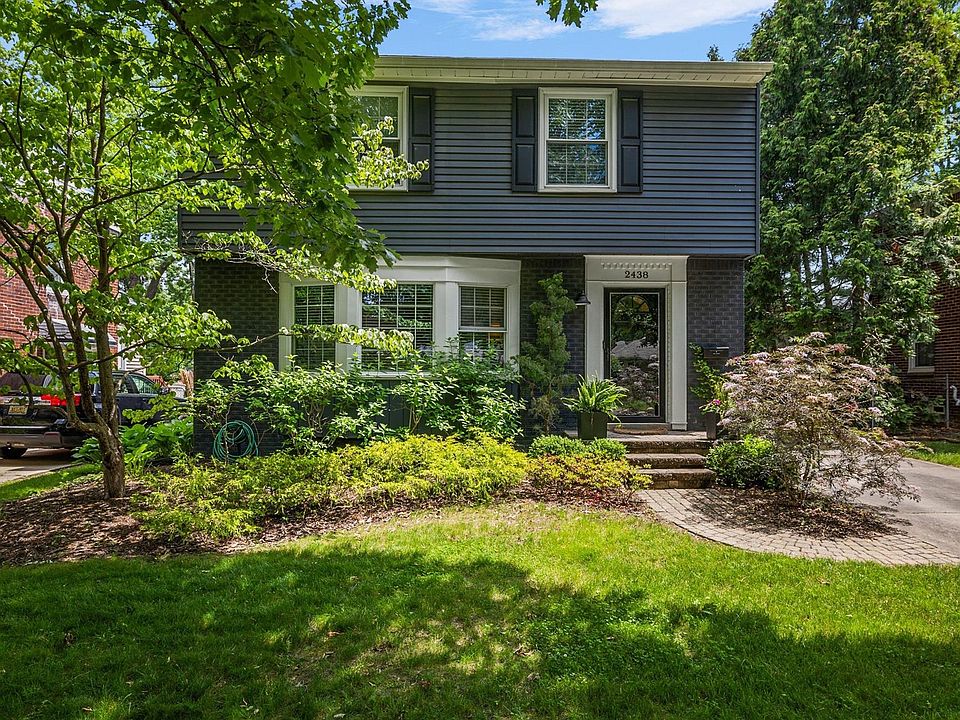 1st image of 2438 Elmhurst Ave