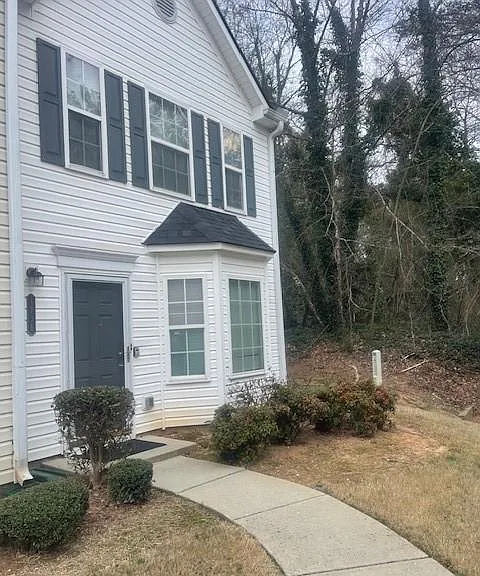 1736 Devon Dr SW — Photo 1