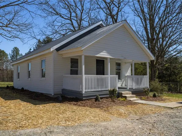 2908 Little Brook Rd, Seagrove, NC 27341