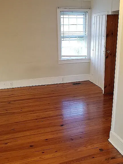 131 1/2 W King St #1/2 — Photo 9