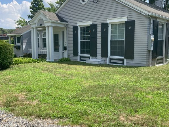 300 Main St