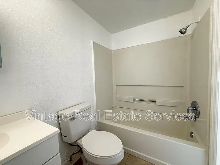 Whitehall Garden Apartments — Photo 10