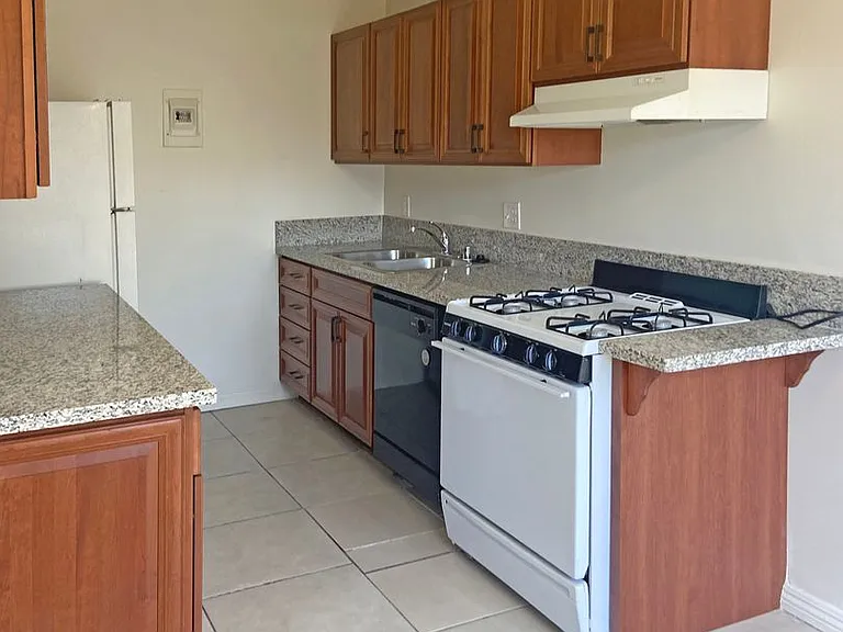 10511 Lexington St — Photo 6