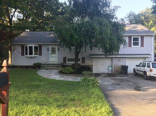 13 Locust Dr, Morris Plains, NJ 07950