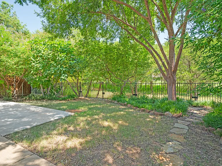9404 National Pines Dr — Photo 26