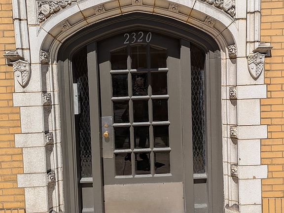 5th image of 2320 W Glenlake Ave #1