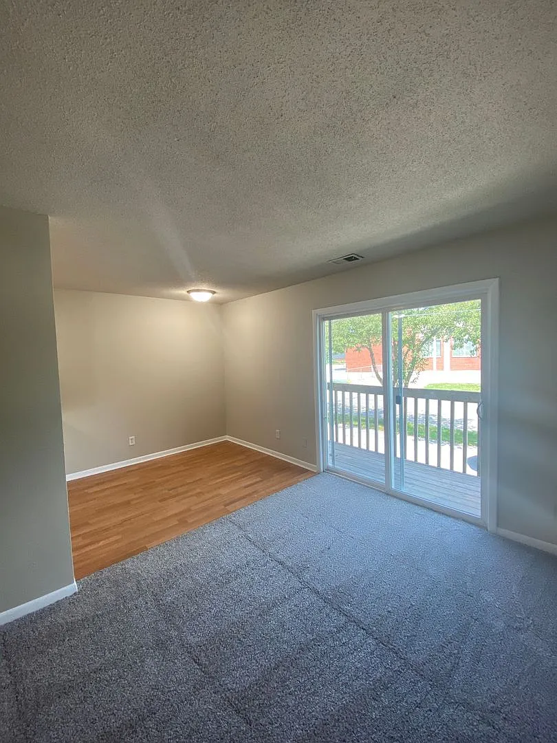 900 Elder Ln — Photo 3