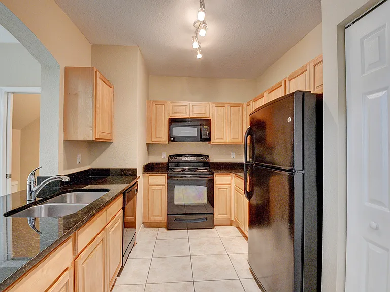 113 Hemingway Ct — Photo 2